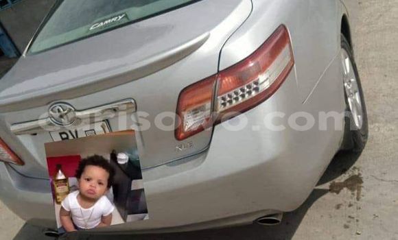 Sayi Na hannu Toyota Camry Azurfa Mota in Cotonou a Benin Sayi Na hannu Toyota Camry Azurfa Mota in Cotonou a Benin