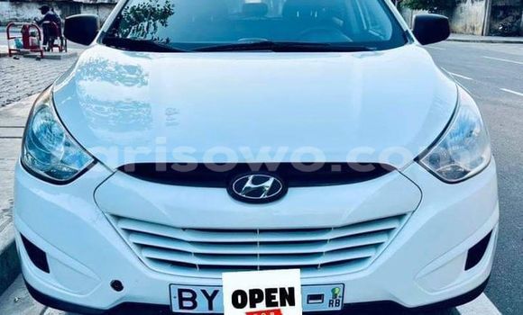 Sayi Na hannu Hyundai Tucson White Mota in Cotonou a Benin Sayi Na hannu Hyundai Tucson White Mota in Cotonou a Benin
