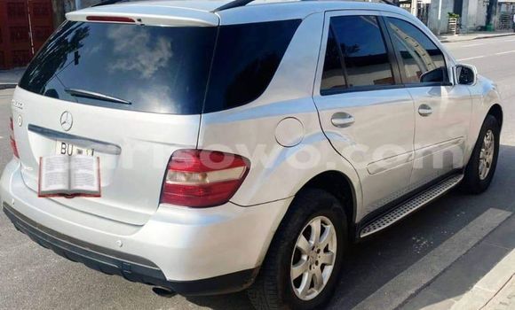 Ra Àlòkù Mercedes-Benz ML–Class Silver Ọkọ̀ in Cotonou ni Benin Ra Àlòkù Mercedes-Benz ML–Class Silver Ọkọ̀ in Cotonou ni Benin