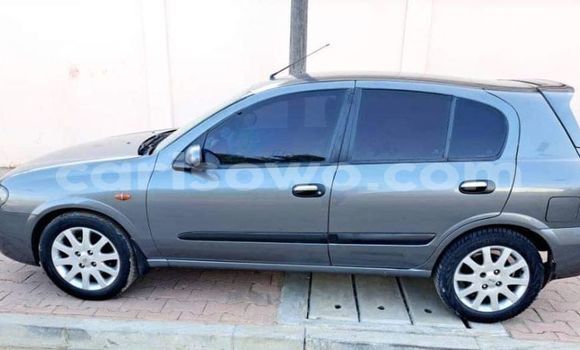 Sayi Na hannu Nissan Almera Blue Mota in Cotonou a Benin