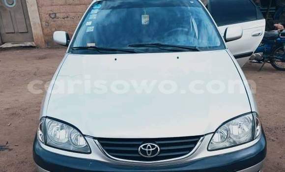 Sayi Na hannu Toyota Avensis Azurfa Mota in Cotonou a Benin Sayi Na hannu Toyota Avensis Azurfa Mota in Cotonou a Benin