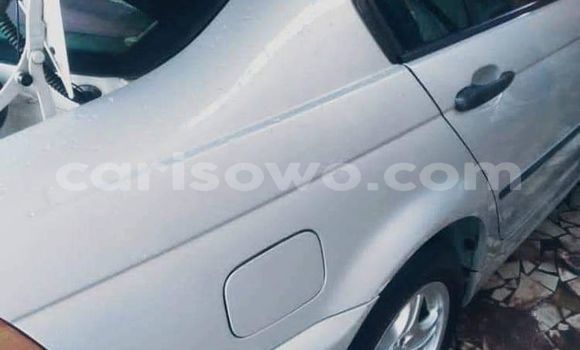 Sayi Na hannu Toyota Avensis Azurfa Mota in Cotonou a Benin Sayi Na hannu Toyota Avensis Azurfa Mota in Cotonou a Benin