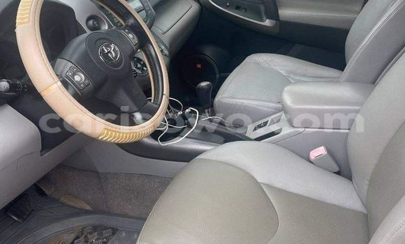 Ra Àlòkù Toyota RAV4 Blue Ọkọ̀ in Cotonou ni Benin Ra Àlòkù Toyota RAV4 Blue Ọkọ̀ in Cotonou ni Benin