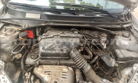 Sayi Na hannu Toyota RAV4 Azurfa Mota in Cotonou a Benin Sayi Na hannu Toyota RAV4 Azurfa Mota in Cotonou a Benin