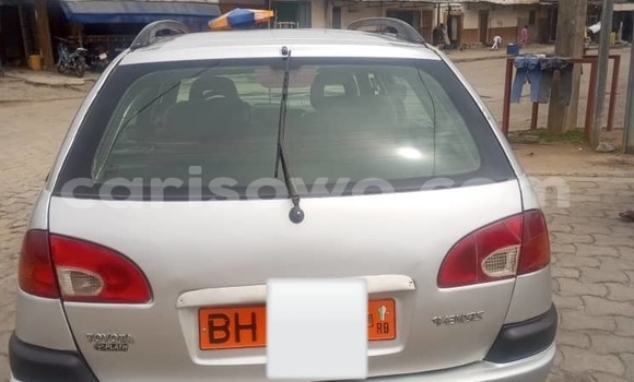 Sayi Na hannu Toyota Avensis Azurfa Mota in Cotonou a Benin