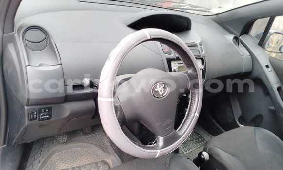 Sayi Na hannu Toyota Yaris Blue Mota in Cotonou a Benin Sayi Na hannu Toyota Yaris Blue Mota in Cotonou a Benin