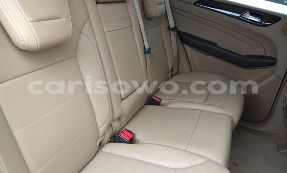 Acheter Occasion Voiture Mercedes-Benz ML–Class Blanc à Cotonou, Benin Acheter Occasion Voiture Mercedes-Benz ML–Class Blanc à Cotonou, Benin