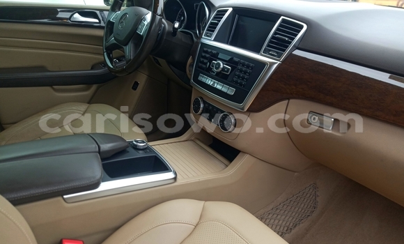 Acheter Occasion Voiture Mercedes-Benz ML–Class Blanc à Cotonou, Benin Acheter Occasion Voiture Mercedes-Benz ML–Class Blanc à Cotonou, Benin