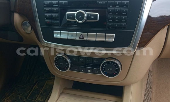 Acheter Occasion Voiture Mercedes-Benz ML–Class Blanc à Cotonou, Benin Acheter Occasion Voiture Mercedes-Benz ML–Class Blanc à Cotonou, Benin