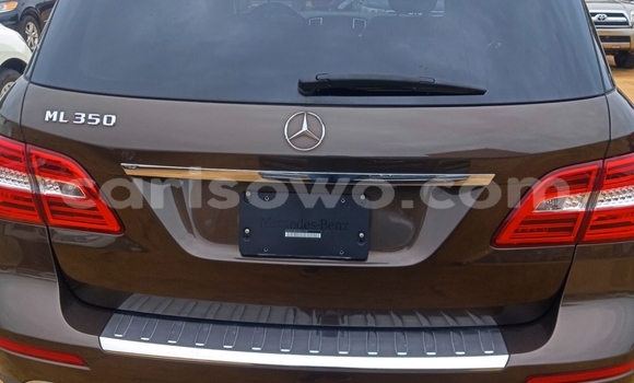 Acheter Occasion Voiture Mercedes-Benz ML–Class Blanc à Cotonou, Benin Acheter Occasion Voiture Mercedes-Benz ML–Class Blanc à Cotonou, Benin