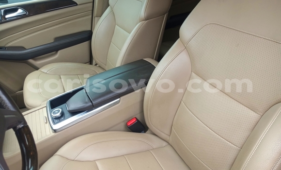 Acheter Occasion Voiture Mercedes-Benz ML–Class Blanc à Cotonou, Benin Acheter Occasion Voiture Mercedes-Benz ML–Class Blanc à Cotonou, Benin