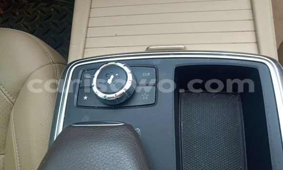 Acheter Occasion Voiture Mercedes-Benz ML–Class Blanc à Cotonou, Benin Acheter Occasion Voiture Mercedes-Benz ML–Class Blanc à Cotonou, Benin