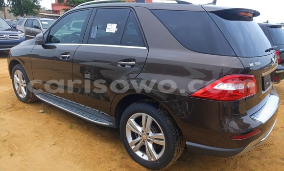 Acheter Occasion Voiture Mercedes-Benz ML–Class Blanc à Cotonou, Benin Acheter Occasion Voiture Mercedes-Benz ML–Class Blanc à Cotonou, Benin