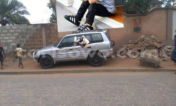 Acheter Occasion Voiture Toyota RAV4 Gris à Cotonou, Benin Acheter Occasion Voiture Toyota RAV4 Gris à Cotonou, Benin