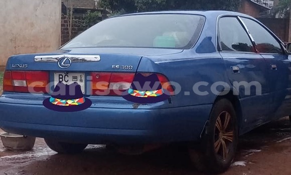 Ra Àlòkù Lexus ES Blue Ọkọ̀ in Cotonou ni Benin