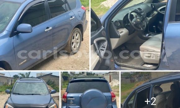 Sayi Na hannu Toyota RAV4 Blue Mota in Cotonou a Benin