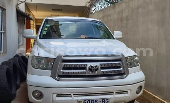 Sayi Na hannu Toyota Tundra White Mota in Abomey Calavi a Benin