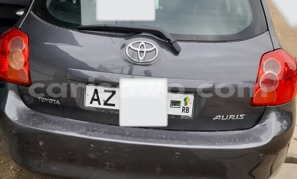 Sayi Na hannu Toyota Auris Black Mota in Cotonou a Benin