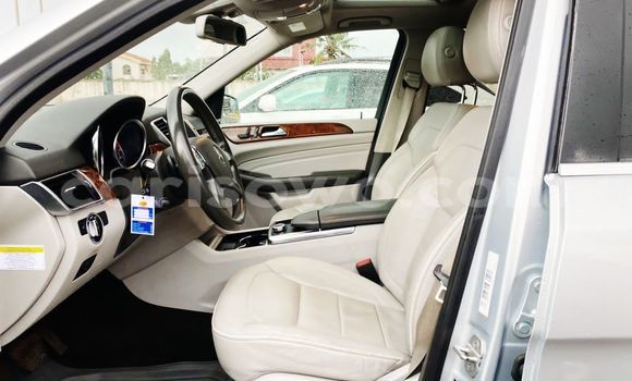 Acheter Occasion Voiture Mercedes-Benz ML–Class Gris à Cotonou, Benin Acheter Occasion Voiture Mercedes-Benz ML–Class Gris à Cotonou, Benin
