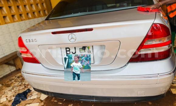 Ra Àlòkù Mercedes-Benz C-Classe Silver Ọkọ̀ in Cotonou ni Benin