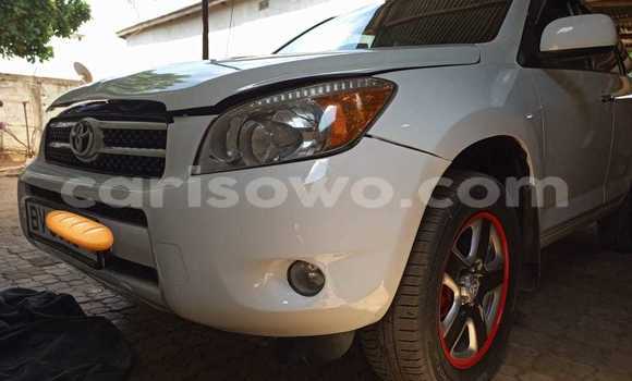 Ra Àlòkù Toyota RAV4 funfun Ọkọ̀ in Cotonou ni Benin Ra Àlòkù Toyota RAV4 funfun Ọkọ̀ in Cotonou ni Benin