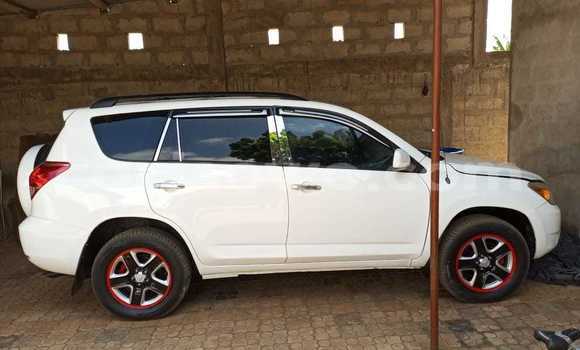 Ra Àlòkù Toyota RAV4 funfun Ọkọ̀ in Cotonou ni Benin Ra Àlòkù Toyota RAV4 funfun Ọkọ̀ in Cotonou ni Benin