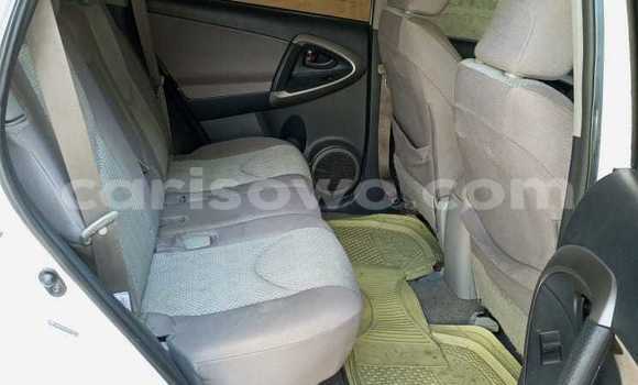 Ra Àlòkù Toyota RAV4 funfun Ọkọ̀ in Cotonou ni Benin Ra Àlòkù Toyota RAV4 funfun Ọkọ̀ in Cotonou ni Benin