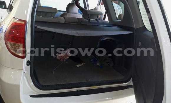 Ra Àlòkù Toyota RAV4 funfun Ọkọ̀ in Cotonou ni Benin Ra Àlòkù Toyota RAV4 funfun Ọkọ̀ in Cotonou ni Benin