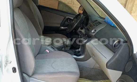 Ra Àlòkù Toyota RAV4 funfun Ọkọ̀ in Cotonou ni Benin Ra Àlòkù Toyota RAV4 funfun Ọkọ̀ in Cotonou ni Benin