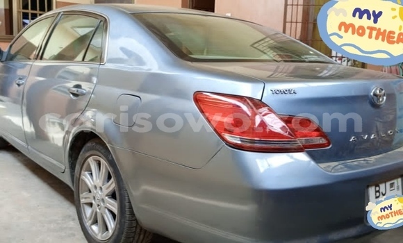 Sayi Na hannu Toyota Avalon Azurfa Mota in Cotonou a Benin