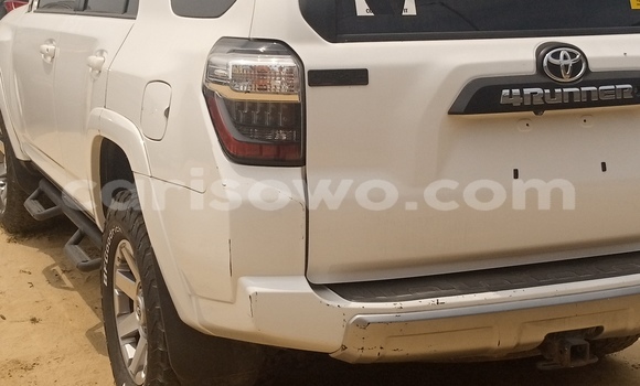Acheter Import Voiture Toyota 4Runner Blanc à Cotonou, Benin Acheter Import Voiture Toyota 4Runner Blanc à Cotonou, Benin
