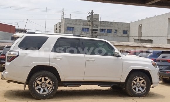 Acheter Import Voiture Toyota 4Runner Blanc à Cotonou, Benin Acheter Import Voiture Toyota 4Runner Blanc à Cotonou, Benin