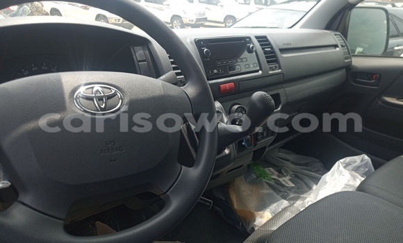 Sayi Sabo Toyota HiAce White Babbar mota in Cotonou a Benin Sayi Sabo Toyota HiAce White Babbar mota in Cotonou a Benin