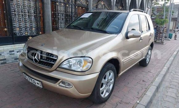 Ra Àlòkù Mercedes-Benz ML–Class Brown Ọkọ̀ in Cotonou ni Benin