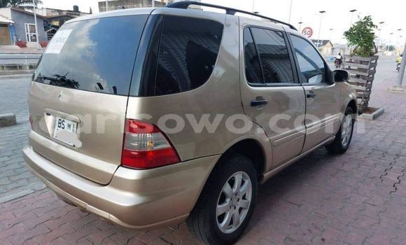 Sayi Na hannu Mercedes-Benz ML–Class Brown Mota in Cotonou a Benin Sayi Na hannu Mercedes-Benz ML–Class Brown Mota in Cotonou a Benin