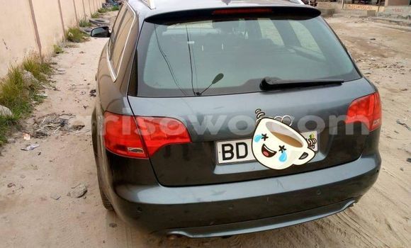 Sayi Na hannu Audi A4 Black Mota in Cotonou a Benin