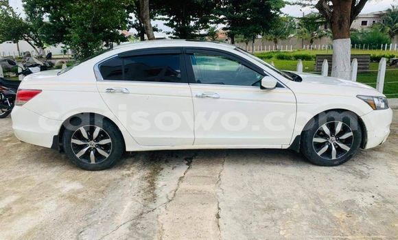Sayi Na hannu Honda Accord White Mota in Cotonou a Benin