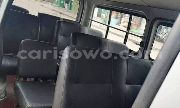 Sayi Na hannu Toyota Hiace Azurfa Mota in Cotonou a Benin Sayi Na hannu Toyota Hiace Azurfa Mota in Cotonou a Benin