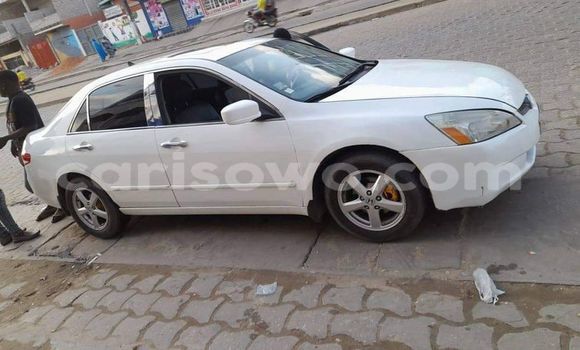 Sayi Na hannu Honda Accord White Mota in Cotonou a Benin