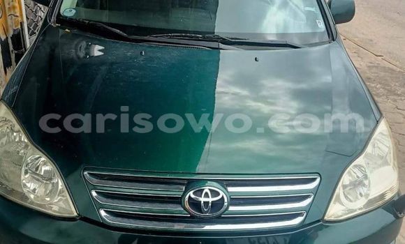 Ra Àlòkù Toyota Avensis Verso Alawọ ewe Ọkọ̀ in Cotonou ni Benin