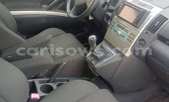 Sayi Na hannu Toyota Corolla Verso Azurfa Mota in Cotonou a Benin Sayi Na hannu Toyota Corolla Verso Azurfa Mota in Cotonou a Benin