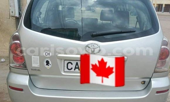 Sayi Na hannu Toyota Corolla Verso Azurfa Mota in Cotonou a Benin Sayi Na hannu Toyota Corolla Verso Azurfa Mota in Cotonou a Benin