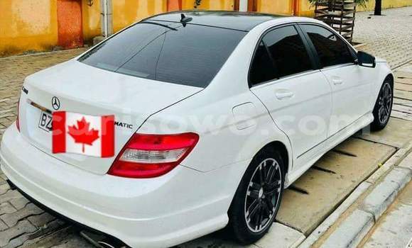 Sayi Na hannu Mercedes-Benz C–Class White Mota in Cotonou a Benin Sayi Na hannu Mercedes-Benz C–Class White Mota in Cotonou a Benin