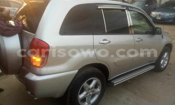 Ra Àlòkù Toyota RAV4 Silver Ọkọ̀ in Cotonou ni Benin Ra Àlòkù Toyota RAV4 Silver Ọkọ̀ in Cotonou ni Benin