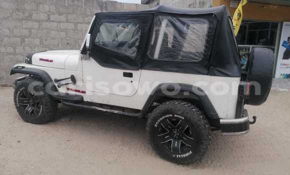 Ra Àlòkù Jeep Wrangler funfun Ọkọ̀ in Cotonou ni Benin Ra Àlòkù Jeep Wrangler funfun Ọkọ̀ in Cotonou ni Benin