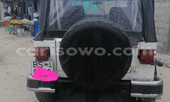 Ra Àlòkù Jeep Wrangler funfun Ọkọ̀ in Cotonou ni Benin Ra Àlòkù Jeep Wrangler funfun Ọkọ̀ in Cotonou ni Benin