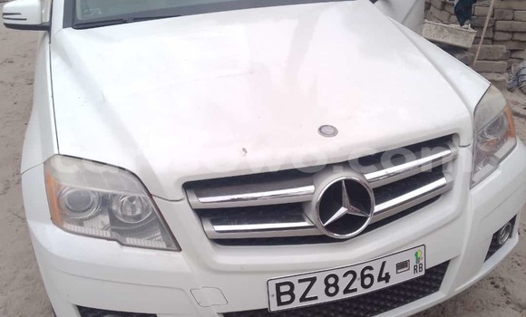 Buy Used Mercedes-Benz GLK-klasse White Car in Cotonou in Benign