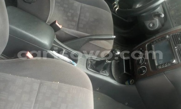 Sayi Na hannu Toyota Avensis Azurfa Mota in Cotonou a Benin Sayi Na hannu Toyota Avensis Azurfa Mota in Cotonou a Benin