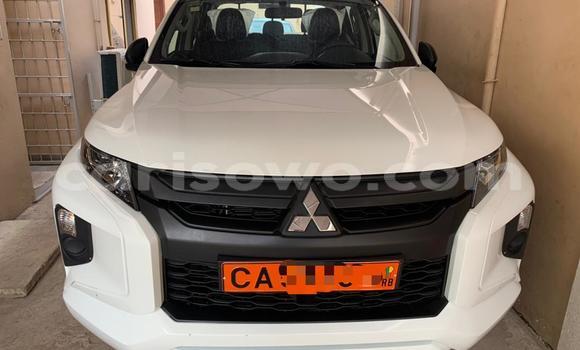Sayi Na hannu Mitsubishi L200 White Mota in Abomey Calavi a Benin