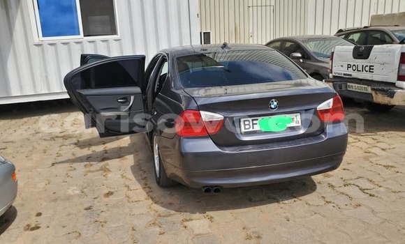Sayi Na hannu BMW 5–Series Blue Mota in Cotonou a Benin